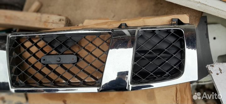 Решетка радиатора на nissa pathfinder 04-07гг