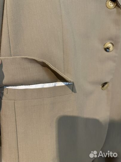 Пакет вещей: костюм и рубашка