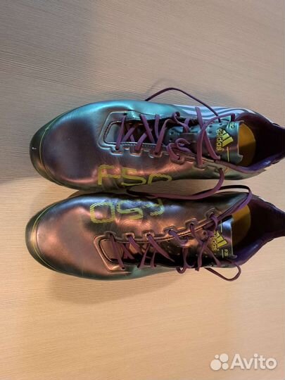 Футбольные бутсы adidas