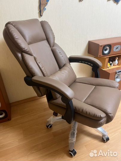 Офисное кожаное кресло