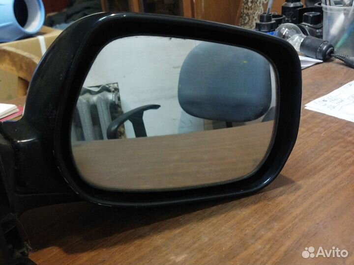 Боковое зеркало на Toyota