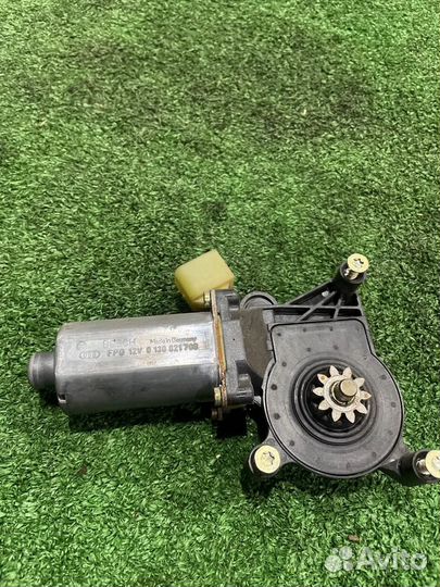 Мотор стеклоподъемника передний левый