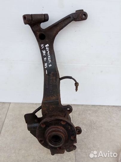 Ступица передняя левая Audi A4 B5 (S4,RS4) 8D04072