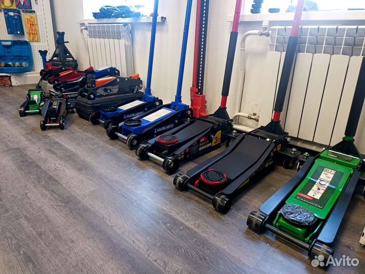 Домкрат подкатной бутылочный