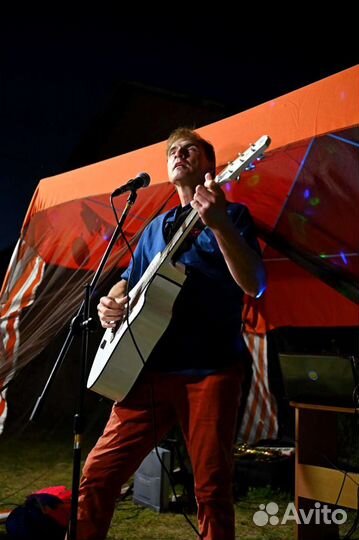 Ведущий, саксофон,гитара,вокал,ди-джей