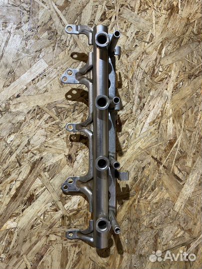 Топливная рампа 1.8 2.0 TSI VW Passat B6 05-10