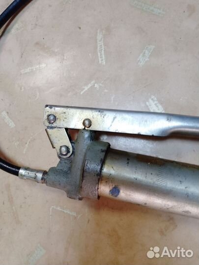 Шприц автомобильный