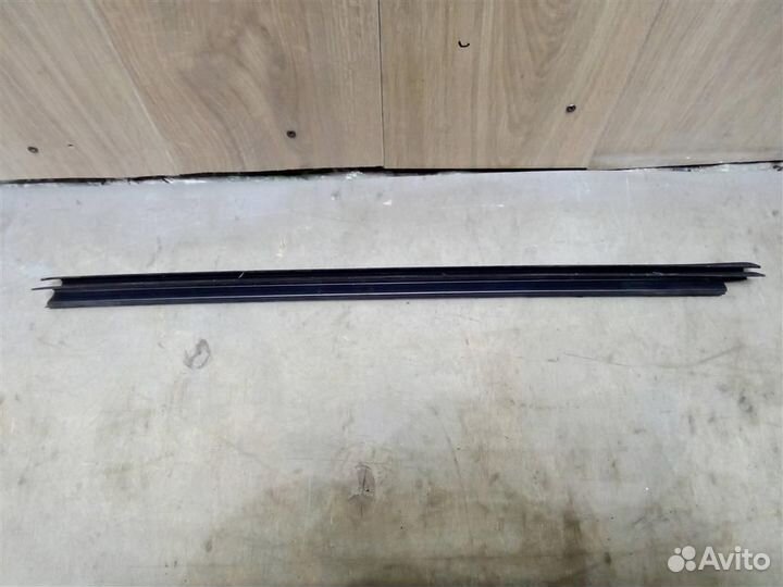 Уплотнитель стекла задней левой двери от Peugeot