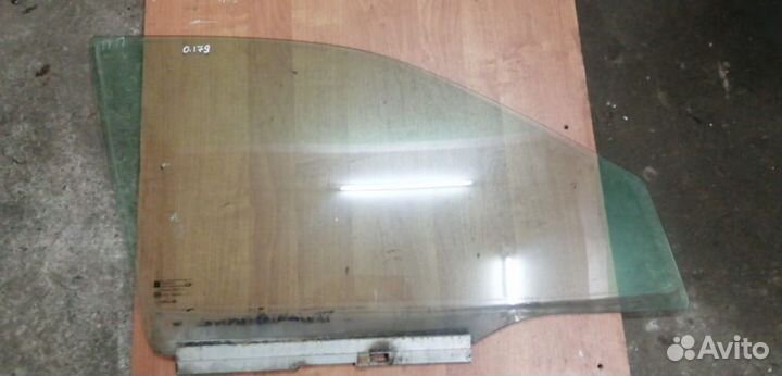 Стекло передней правой двери Opel Vectra B