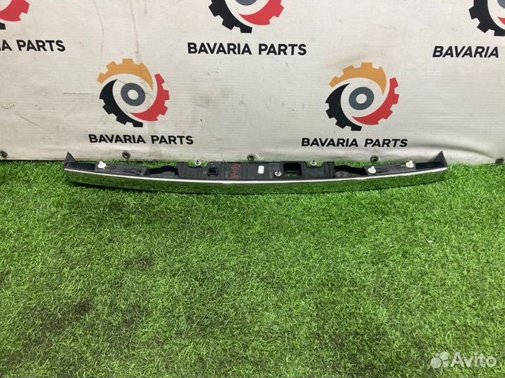 Кнопка багажника с подсветкой номера Bmw 7 F01 3.0