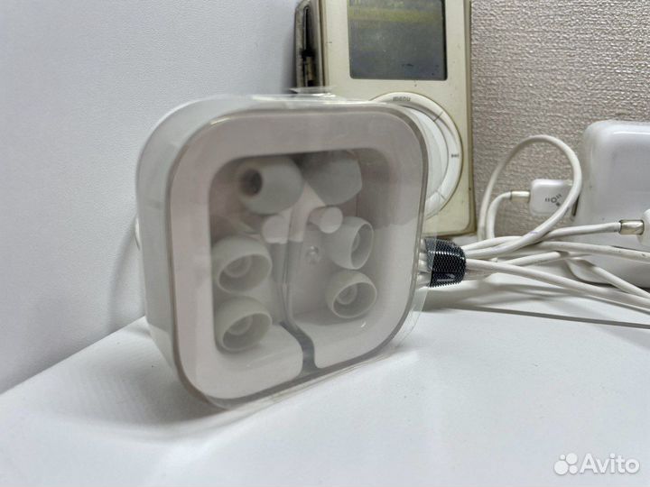 iPod with touch wheel 20GB 2002