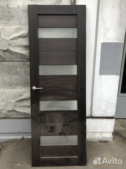 Дверь входная деревянная