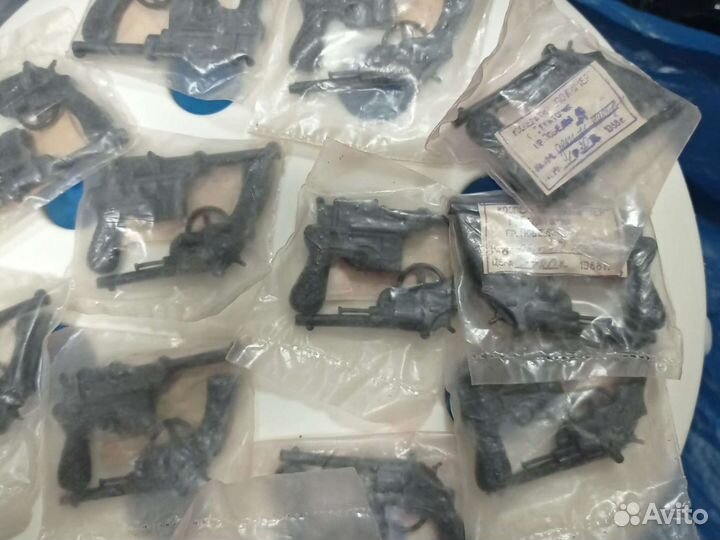 Сувенирный набор пистолетов времени СССР