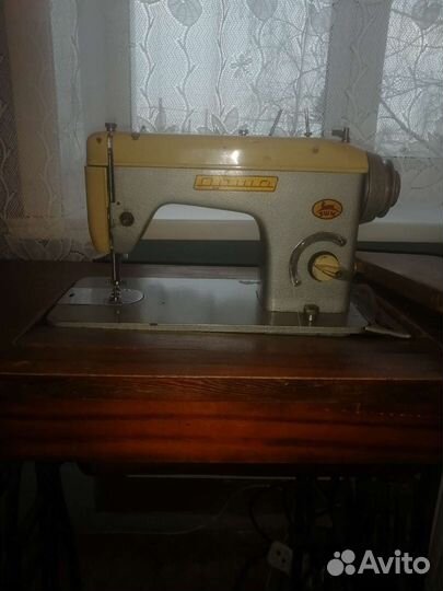 Швейная машина 