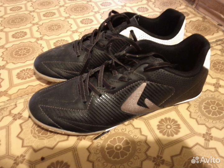 Кроссовки новые