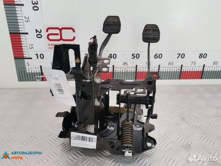 Педаль Volkswagen Passat B3 1995 3A1721315B