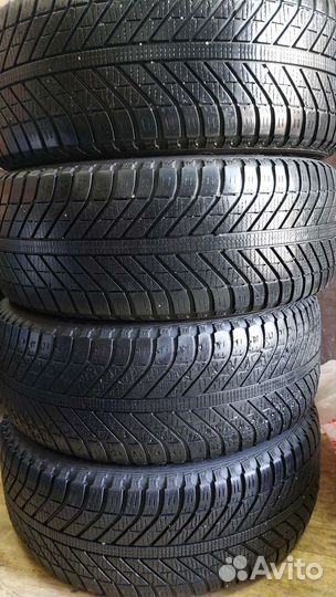 Goodyear Vector 4Seasons SUV 235/55 R17 99V