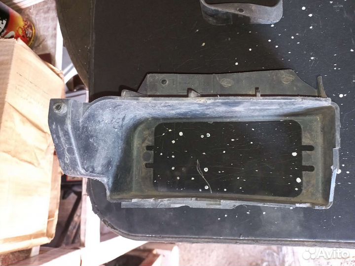 Левая сторона противотумарки ауди 100 с3