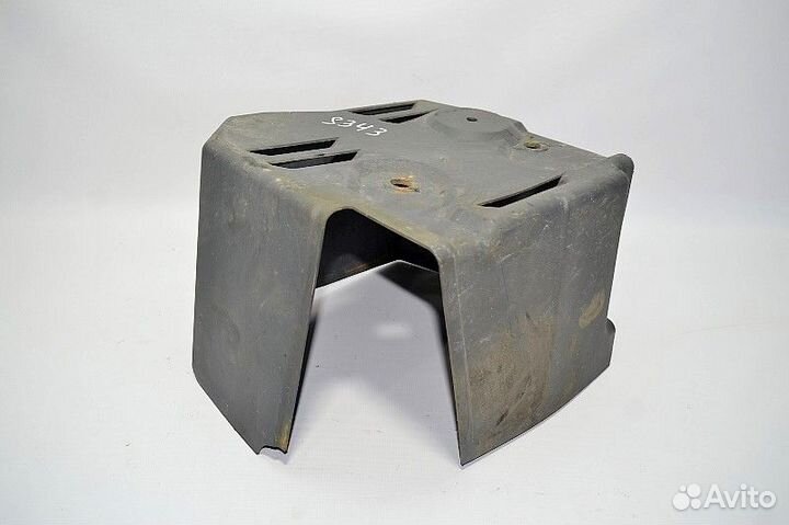 Защитная крышка нижних клапанов под ящиком аккумул