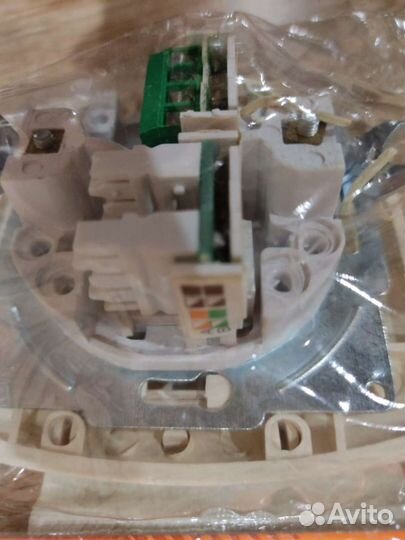 Розетки, интернет RG-45, телефон RG-11, Антенна. M