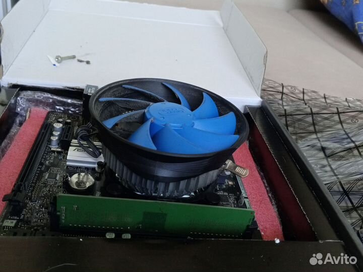 Материнская плата с процессором i3 8100