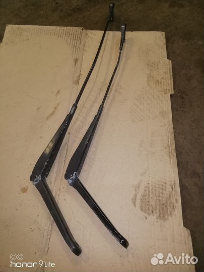 Поводок дворников передний Форд Фокус 2