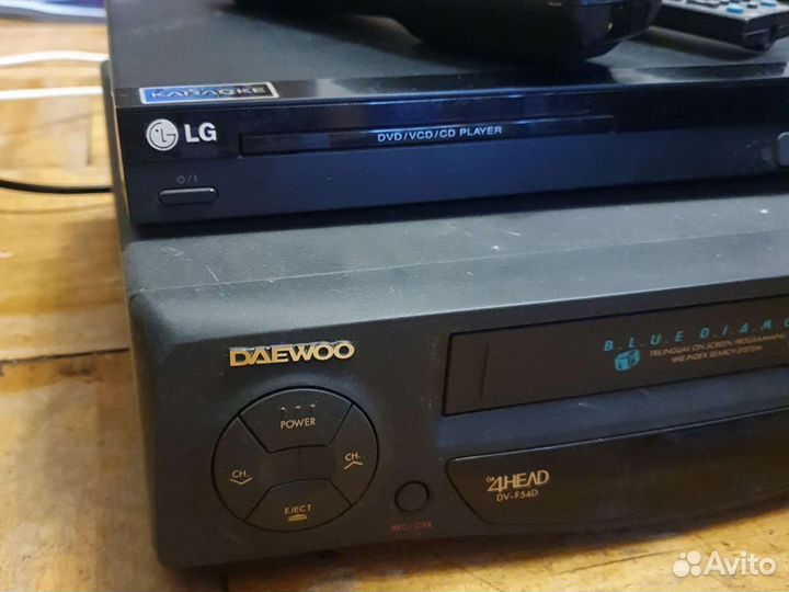 Видеомагнитофон daewoo и LG плеер
