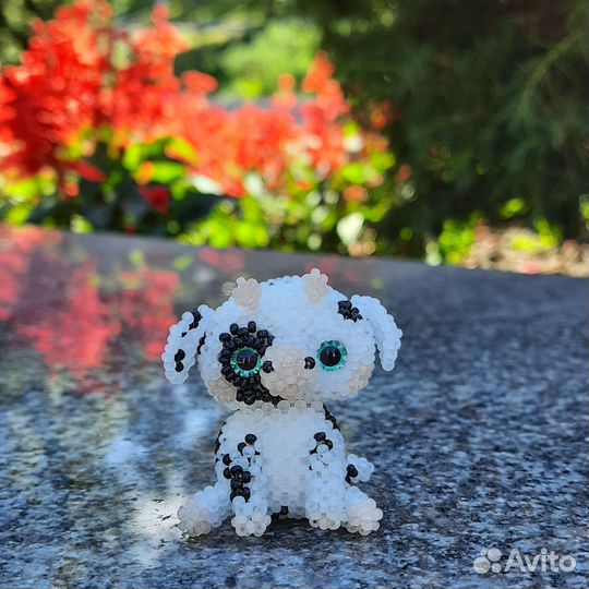 Коровка амигуруми из бисера брелок игрушка