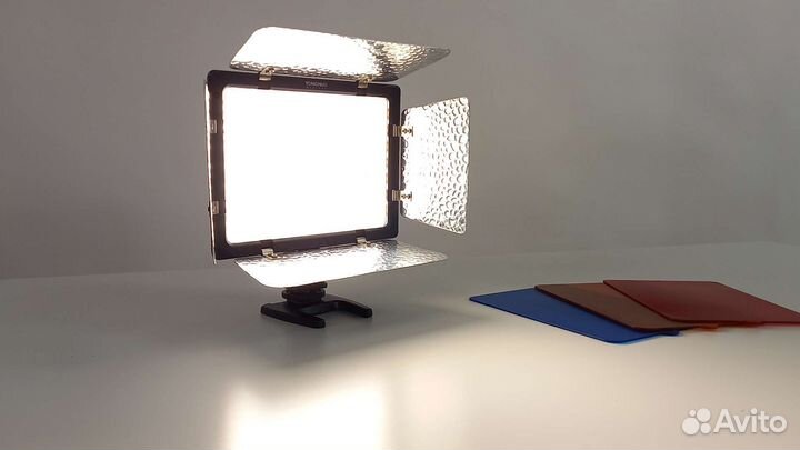 Накамерный свет светодиодный Yongnuo YN-300 II LED