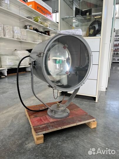 Прожектор судовой заливающего типа 300-1000Вт