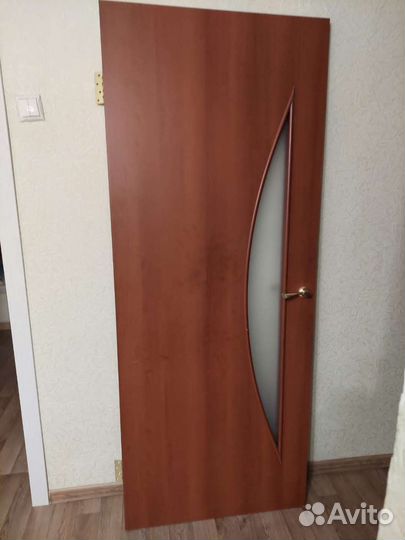 Дверь межкомнатная, дверь санузла 2 шт