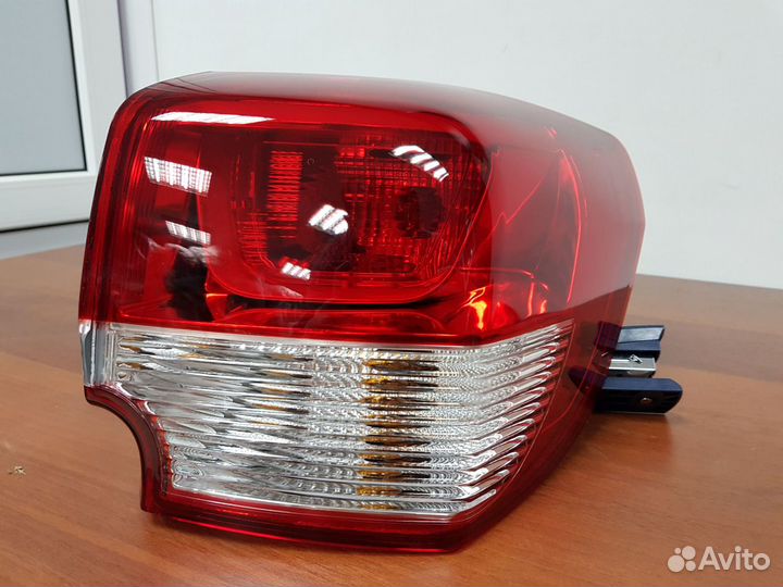 Фонарь задний правый наружный Kia Rio 3