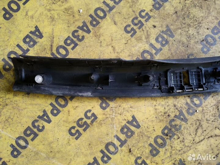 Audi A4 Обшивка багажника на заднюю панель