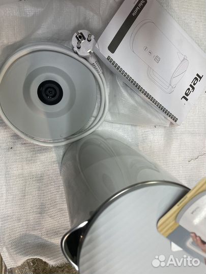 Электрический чайник Tefal Sense KO693110