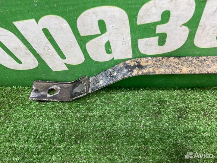 Крепление топливного бака Mitsubishi Carisma 4G92