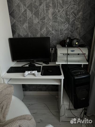 Компьютерный стол