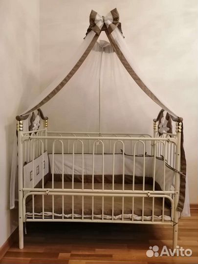 Детская кроватка