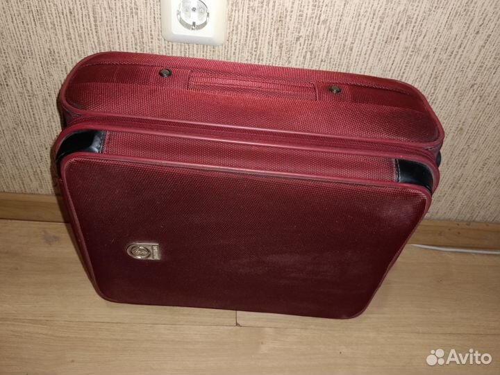 Чемодан на колесах размер s ручная кладь