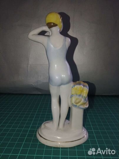 Фарфоровые статуэтки СССР Юная пловчиха