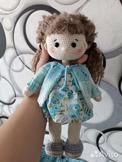 Вязаная кукла ручной работы
