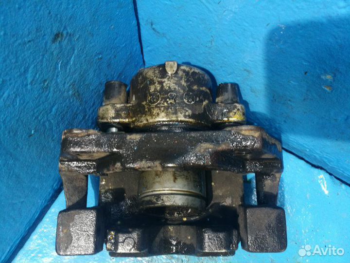 Суппорт передний правый Bmw 5-Series E39