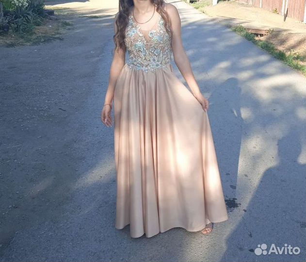 Вечернее платье в пол 42