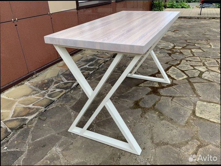 Стол для дома и офиса