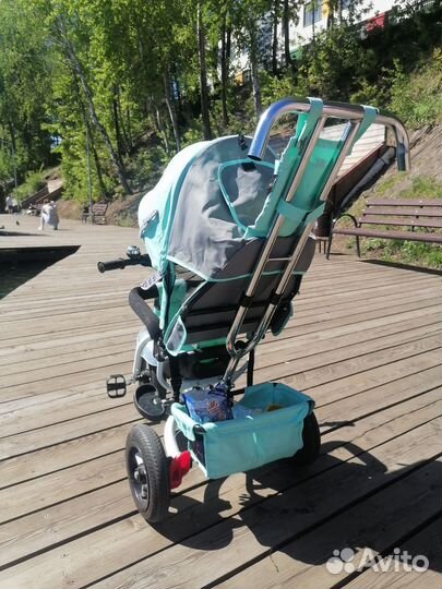 Коляска трёх колёсная