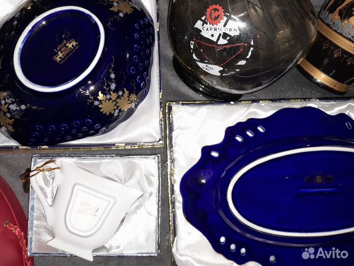 Сервиз, вазочки, кувшин, фляжки, ложечки (посуда)