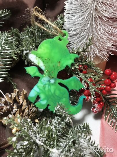 Елочные игрушкииз эпоксидной смолы зеленый дракон