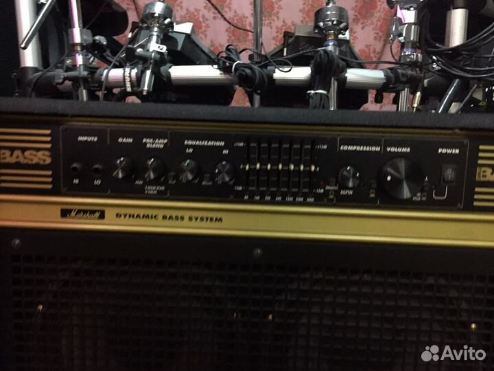 Басовый комбоусилитель Marshall
