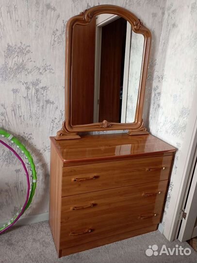 Продам комод с зеркалом