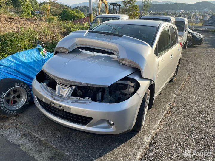 Молдинг на крышу прав. nissan tiida
