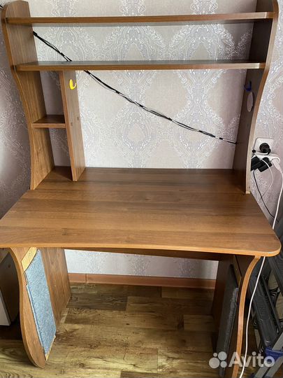 Компьютерный стол